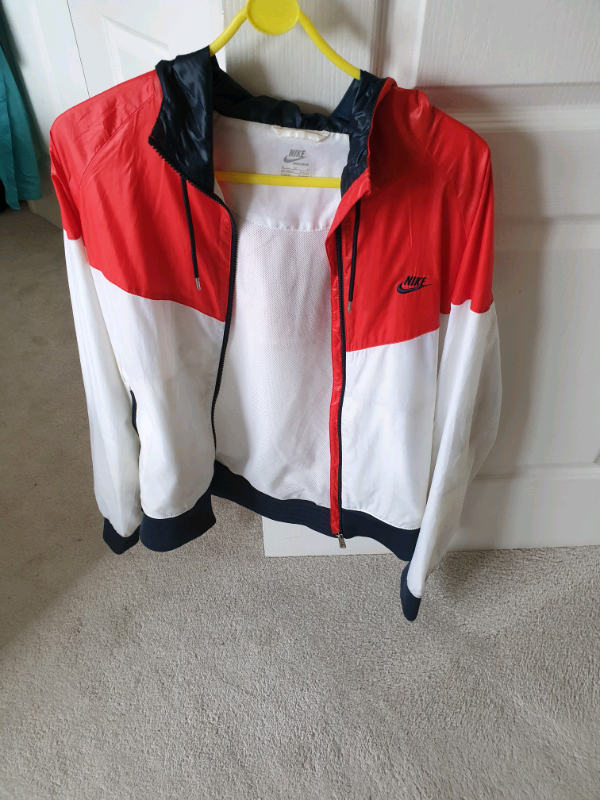 nike windrunner waterproof